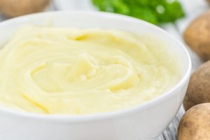 One of the easiest and quickest baby food recipes you can make at home is this Homemade Baby Food Instant Pot Recipe - Mashed Potatoes. Seriously--if your kid is ready for solids, this is it. #instantpot #babyfoodrecipe #recipe #babyfood #instantpotbabyfood #instantpotparty