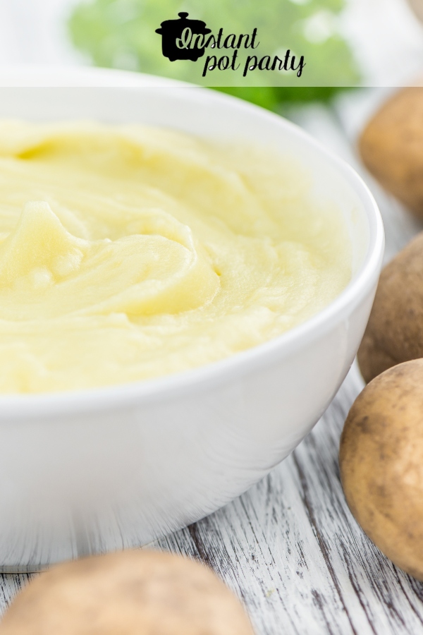 One of the easiest and quickest baby food recipes you can make at home is this Homemade Baby Food Instant Pot Recipe - Mashed Potatoes. Seriously--if your kid is ready for solids, this is it. #instantpot #babyfoodrecipe #recipe #babyfood #instantpotbabyfood #instantpotparty