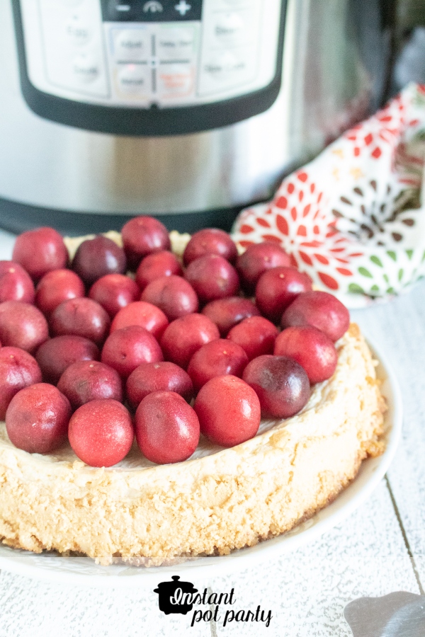 Whether you're on the Keto diet, managing a gluten-free lifestyle, or just plain-ole hungry for something sweet, this Simple Instant Pot Cheesecake is FOR. REAL. a spot-hitter and sweet-tooth-massager. And so fast to put together, you should probably make one right now. #instantpotparty #instantpotcheesecake #cheesecake #recipe #instantpotrecipe #keto #glutenfree